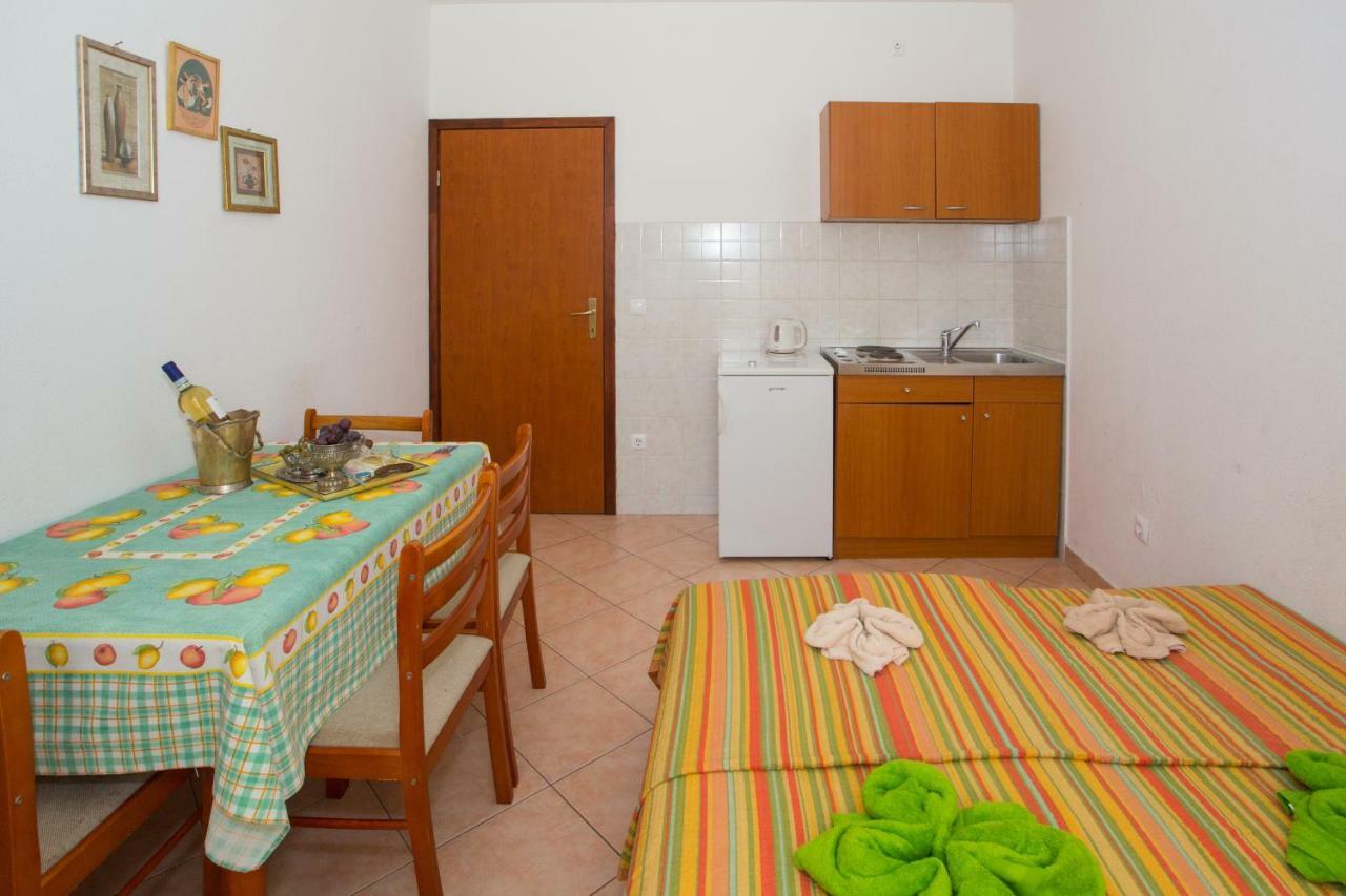 Apartments Mihic Makarska Exterior foto