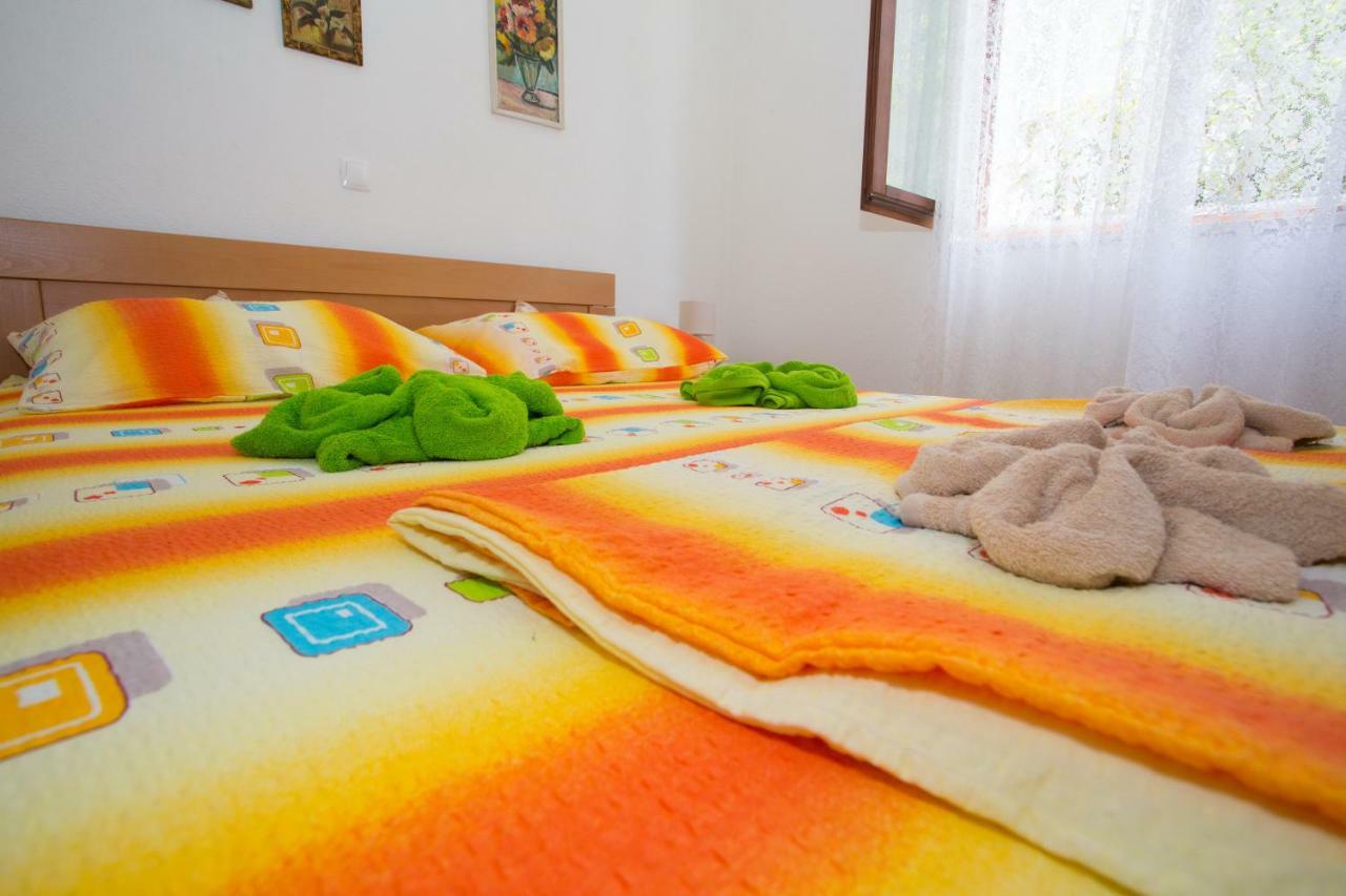 Apartments Mihic Makarska Exterior foto