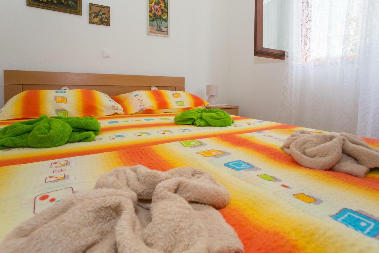 Apartments Mihic Makarska Exterior foto